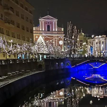 Riverbank In Centre! Appartement